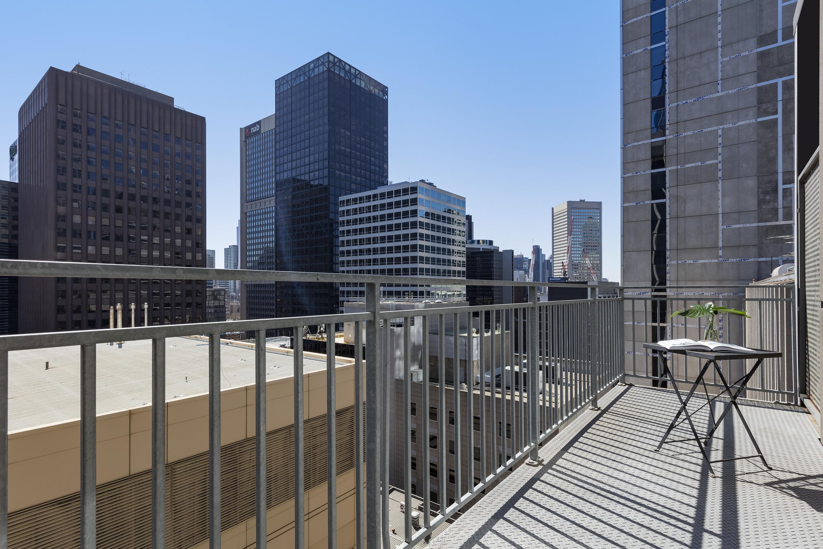 Oaks Melbourne On Collins Suites Exterior photo