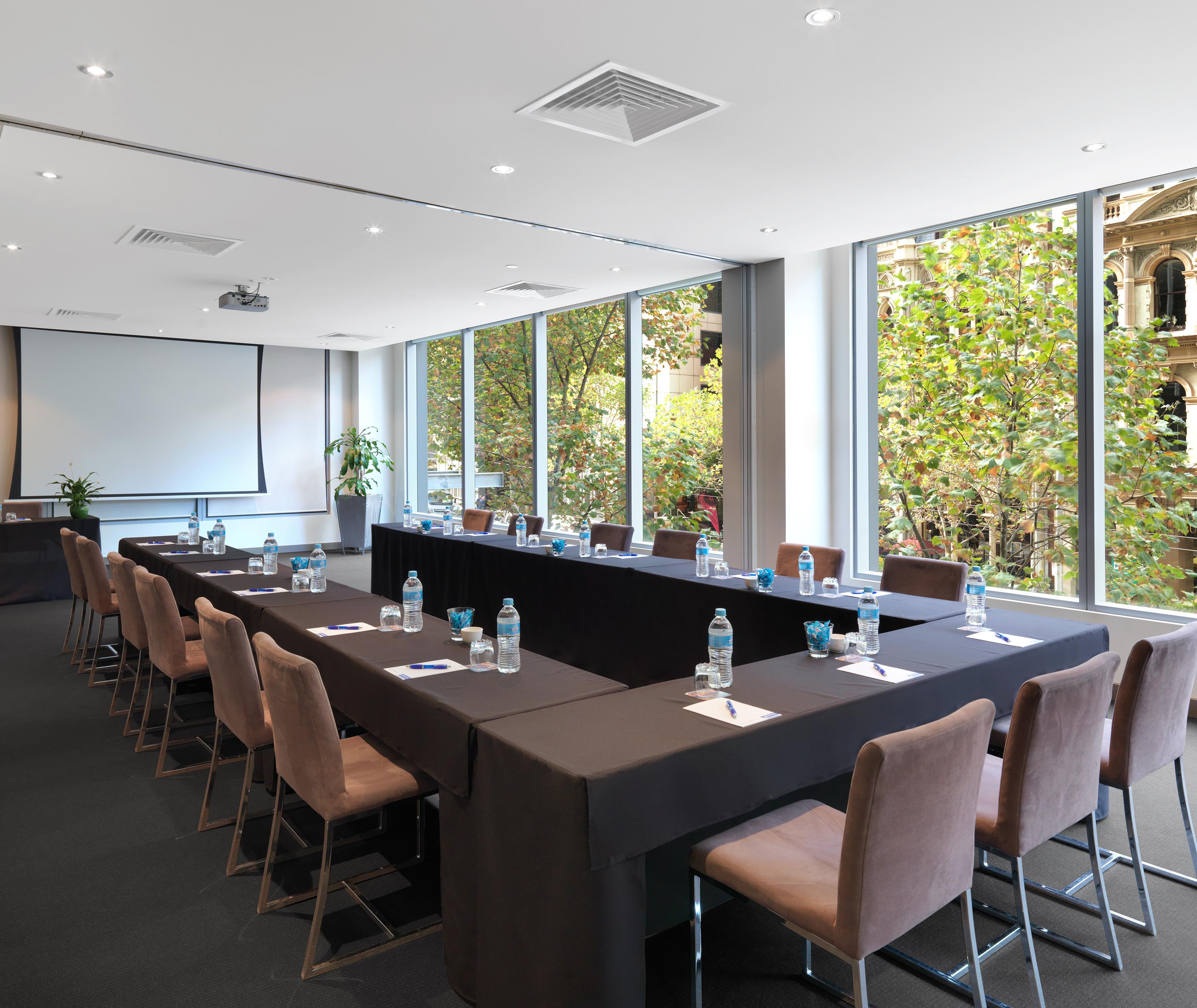 Oaks Melbourne On Collins Suites Exterior photo