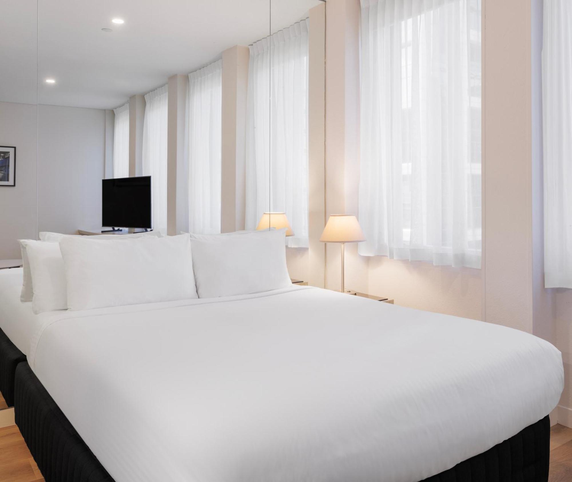 Oaks Melbourne On Collins Suites Exterior photo