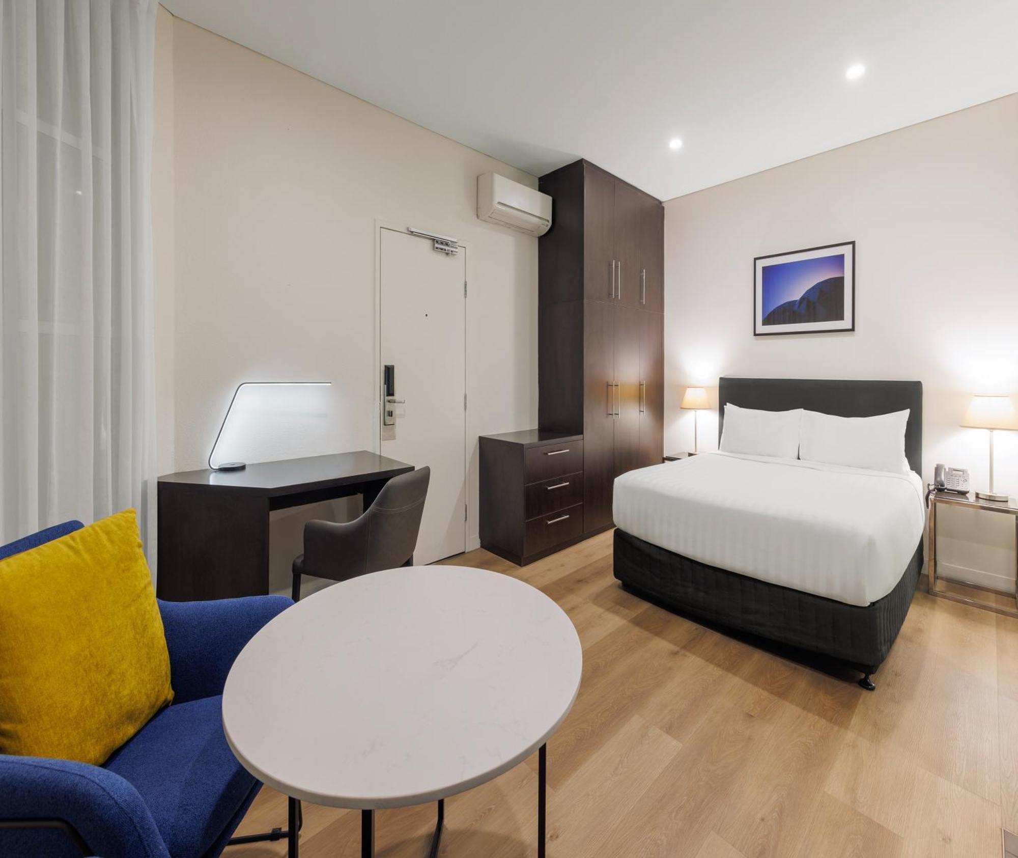 Oaks Melbourne On Collins Suites Exterior photo