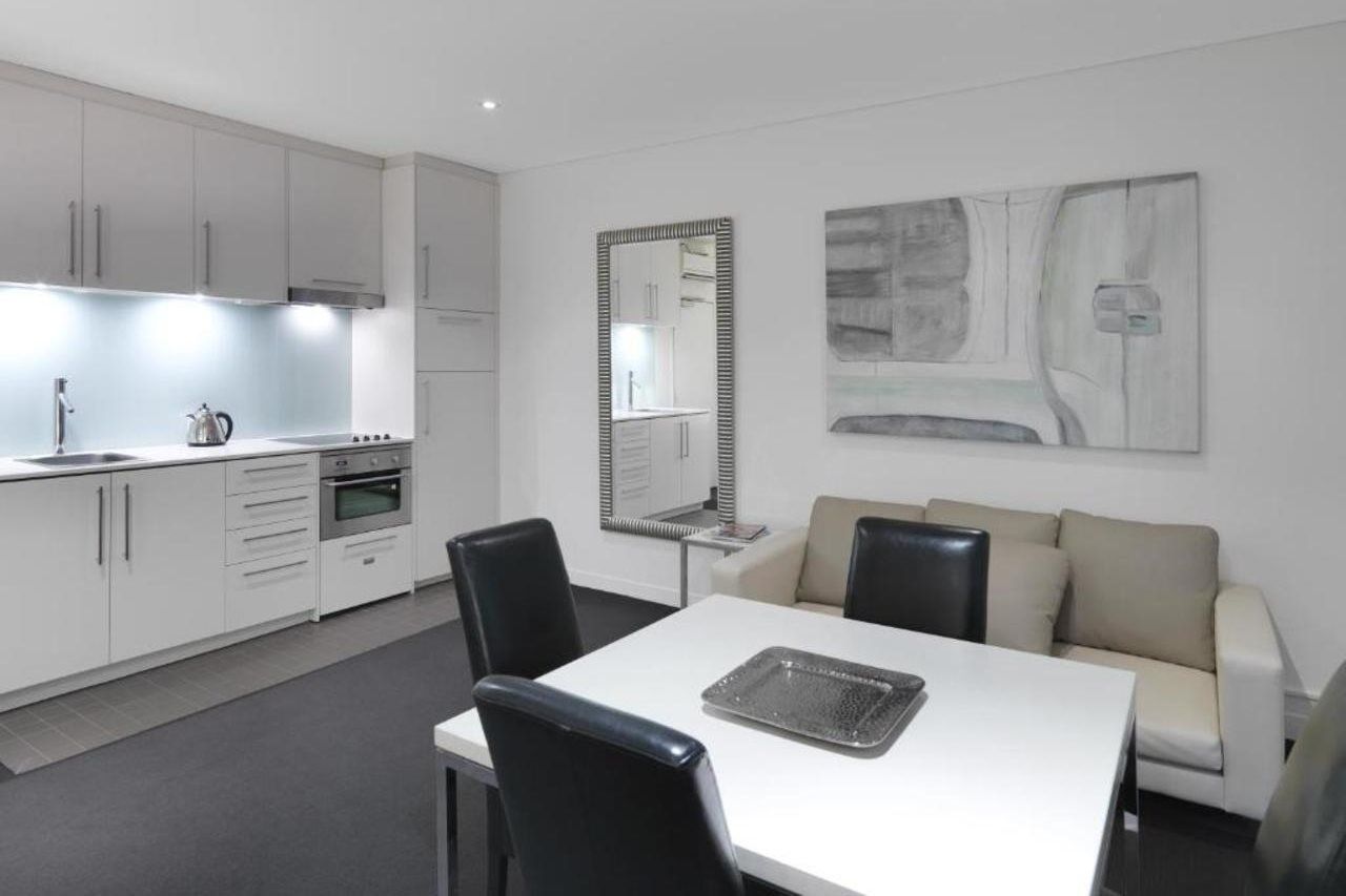 Oaks Melbourne On Collins Suites Exterior photo